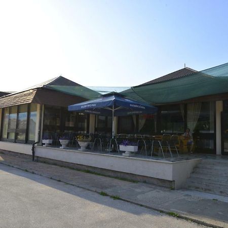 Licki Krovovi Gračac Εξωτερικό φωτογραφία